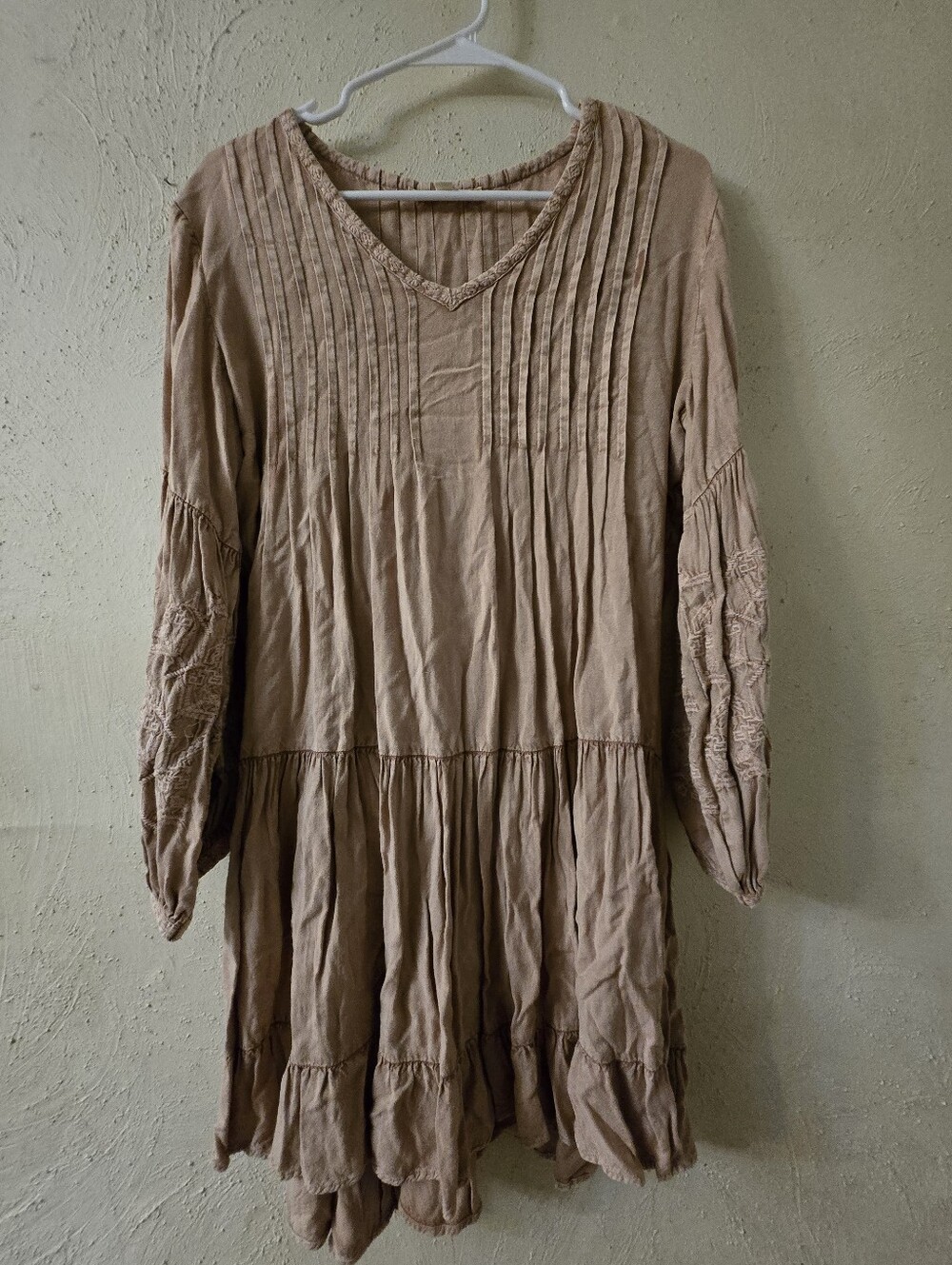 Solitaire Long-Sleeve Tiered V-Neck Dress in Mauve